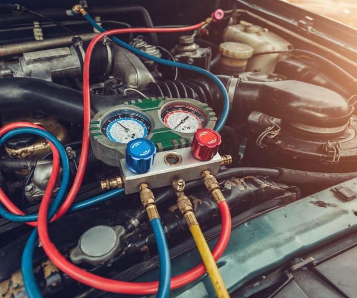 Des mécaniciens compétents à votre service pour réparer efficacement votre voiture.